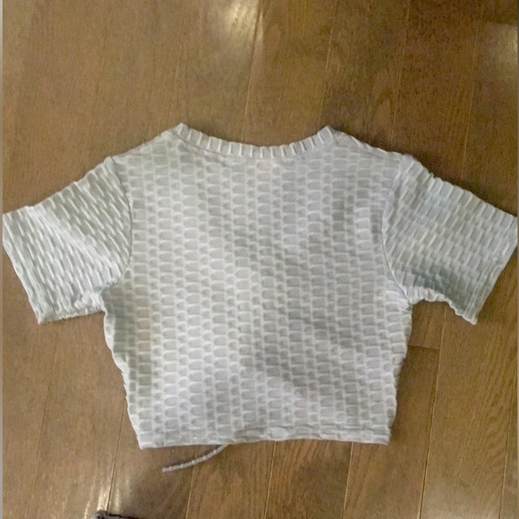 Honeycomb Ruched Crop Top - Picture 4 of 9